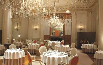 Plaza-Athenee-Hotel-restaurant-Paris